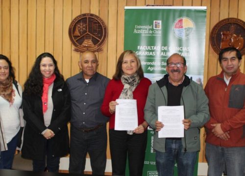 UACH y Fedafruc firman acuerdo para fortalecer la fruticultura campesina e indígena